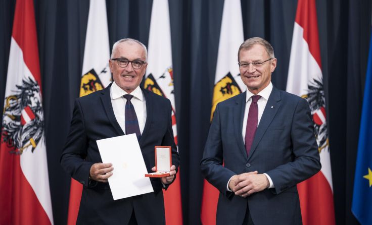 Herbert Loidl gemeinsam mit Landeshauptmann Thomas Stelzer. (Foto: Land OÖ)