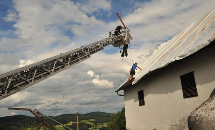 Vor allem mit Hagelschäden hatte die Feuerwehr zu kämpfen. (Foto: Josef Reingruber)