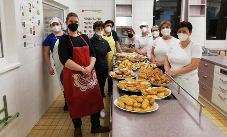 Gemeinsam wurden verschiedene Varianten der beliebten Mehlspeise gebacken. (Foto: FS Bergheim)