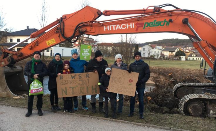Auch mit Transparenten wurde auf die Kritik aufmerksam gemacht. (Foto: Die Grünen Gallneukirchen)