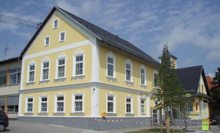 Der Neubau und die Sanierungsarbeiten starten bald. (Foto: Marktgemeinde Feldkirchen a.d.D.)