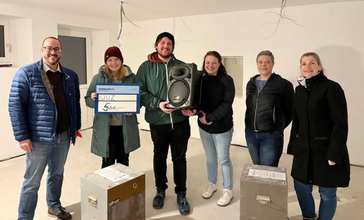 Gemeinsam wurde die Spende überreicht. (Foto: Privat)