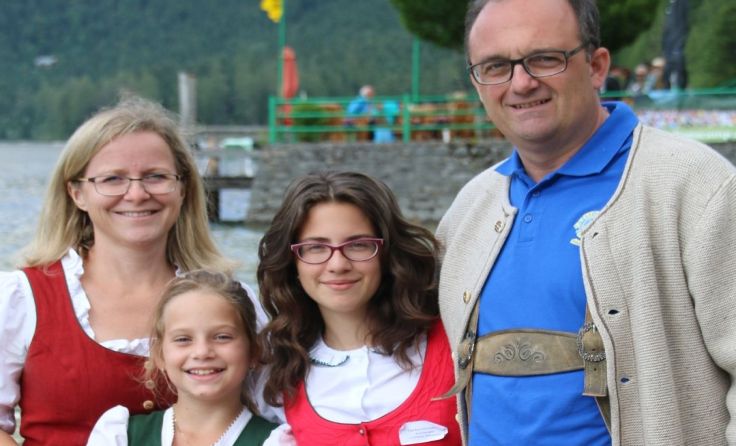 Rudolf Schmidhofer mit seiner Familie und Gastkind Konstantina. Foto: Lions Club