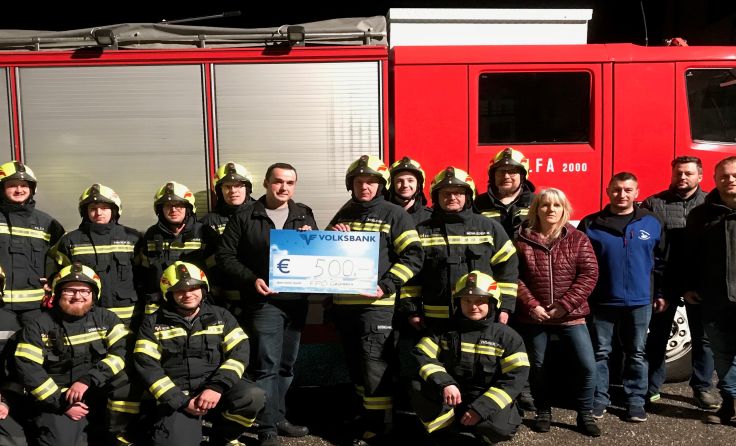 Die Florianis der FF-Grünbach freuen sich über die Spende der FPÖ Grünbach. Foto: Privat