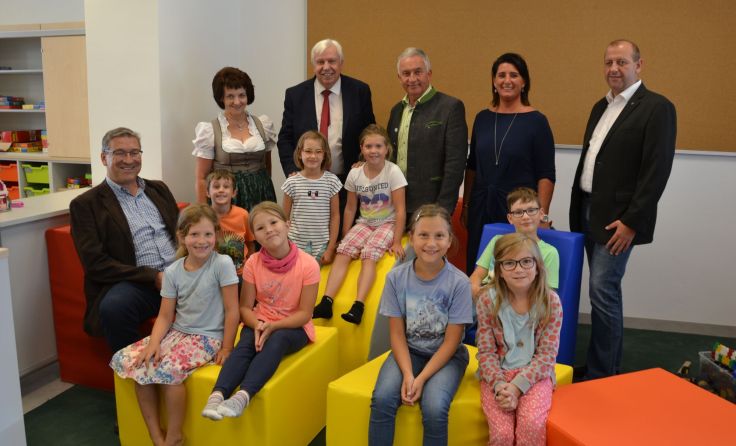 Johann Heuras (2. v.l.) beim Besuch in der Gföhler Volksschule. Foto: Stadtgemeinde Gföhl