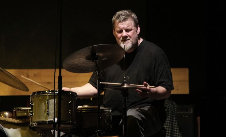 Raymond Strid am Schlagzeug. Foto: The Electrics