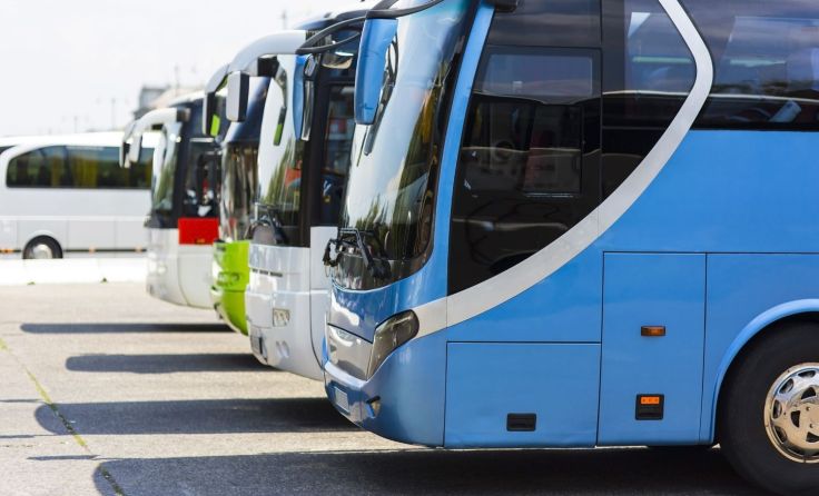 Wann Reisebusse wieder fahren dürfen, ist ungewiss. Foto: Don Pablo/shutterstock.com