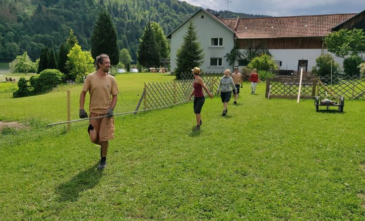 Fünf Freunde, die sich mit dem GrafenAuenland ein Zuhause geschaffen haben. Foto: GrafenAuenland