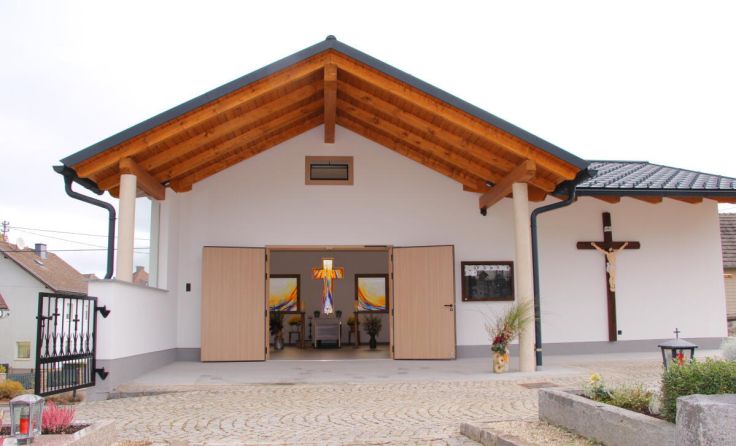 Die neu sanierte Aufbahrungshalle (Foto: Gemeinde)