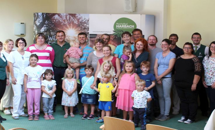 Die Mitarbeiter mit ihren Familien. Foto: Moorheilbad Harbach
