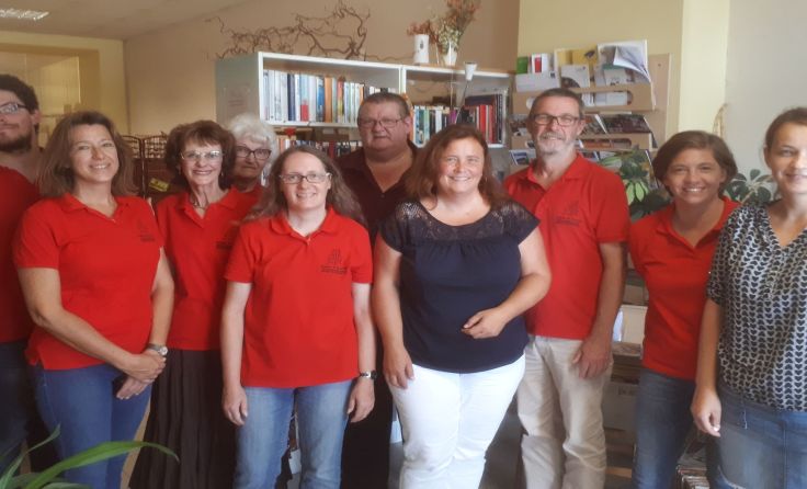 Die Mitarbeiter der Arche feierten mit Silvia Moser (4.v.r.).