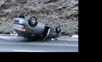 Auf glatter Straße ins Schleudern gekommen - nach Überschlag ins Spital
