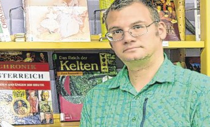 Christopher A. Seddon hält im Zuge des Buchbasars einen Vortrag. 
