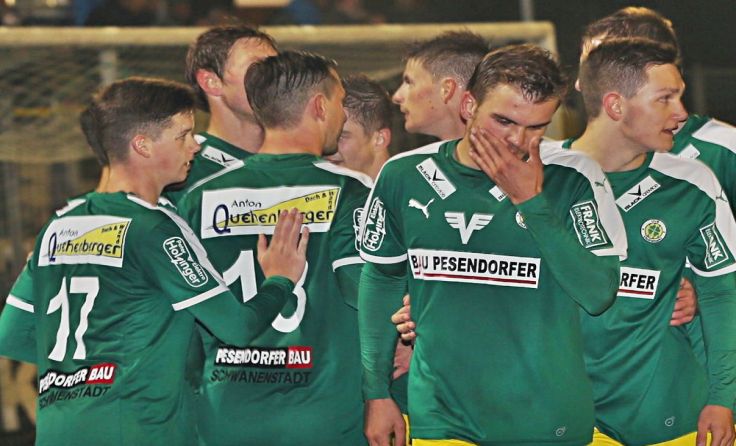 Die Kicker des UVB Vöcklamarkt besiegten Lendorf mit 3:1. (Fotos: Hörmandinger)