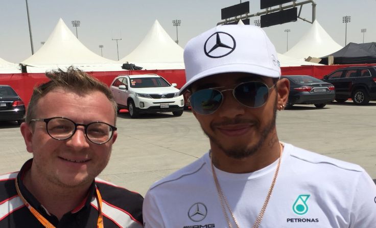 Christoph Huber mit dem aktuellen Formel 1-Weltmeister Lewis Hamilton. 