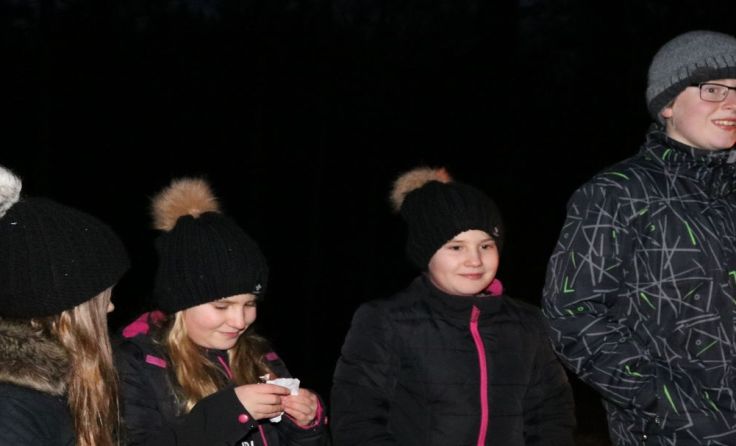 Zahlreiche Pfadfinder nahmen an der Waldweihnacht teil. Fotos: (Sauwald Scouts)