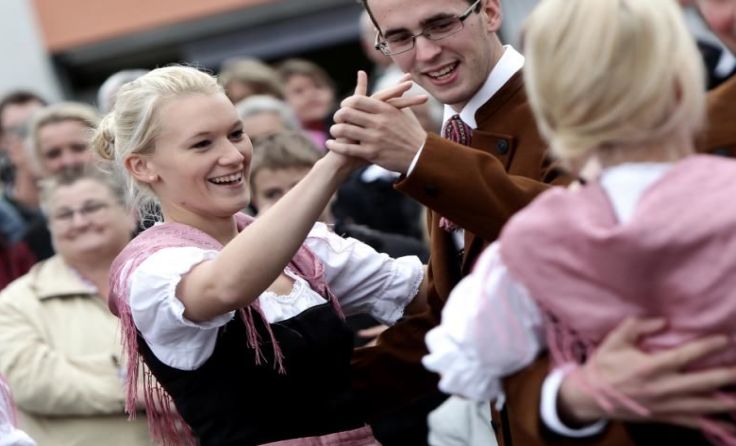 In Sigharting wird das Tanzbein geschwungen. (Foto: Weihbold)