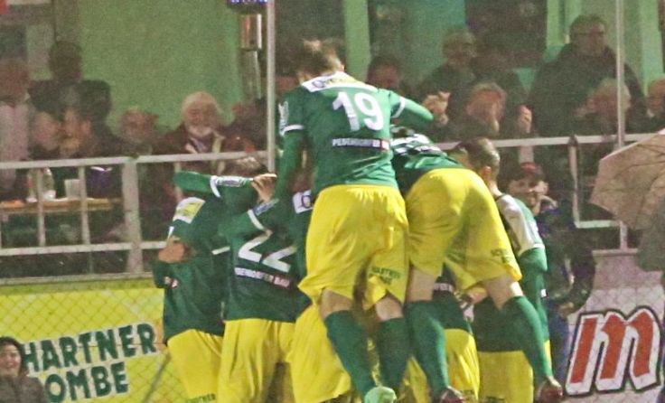 Die Schatas-Elf will auch gegen den FC Wels jubeln. (Foto: Hörmandinger)