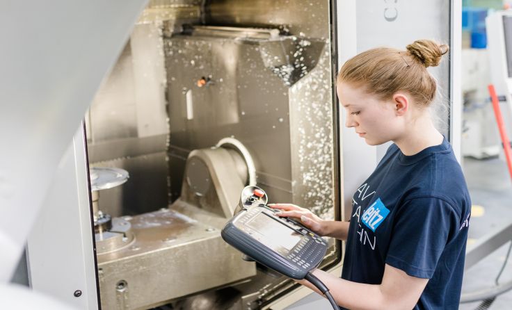 Hightech-Maschinen in der Produktion. (Fotos: Leitz)