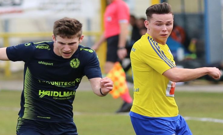 Micheldorf (Blaue Dressen) empfängt den SV Wallern. (Foto: Dietmaier)