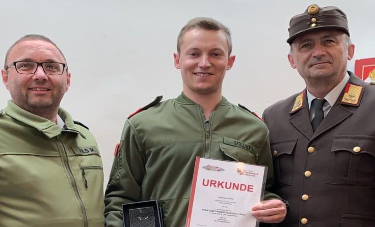 Niklas Gföllner (Mitte) kürte sich zum Bezirkssieger. (Fotos: BKFDO Schärding)