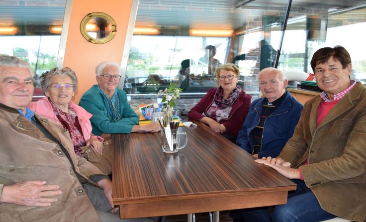 Bürgermeister Franz Angerer (r.) mit Schärdinger Senioren. (Foto: Stadtgemeinde)