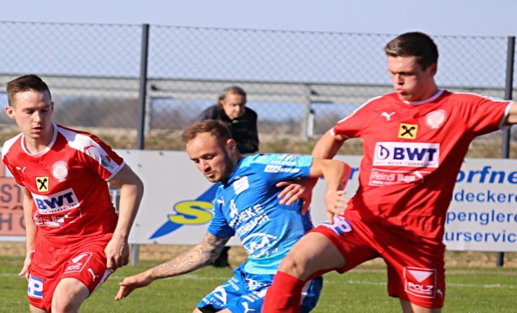 Mondsee (rote Dressen) kann für die OÖ Liga planen. 