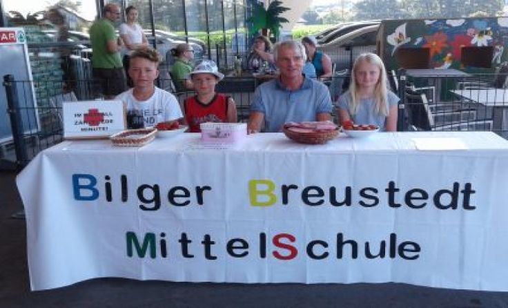 Schüler sammelten Spenden für das Jugendrotkreuz. (Foto: NMS Taufkirchen)