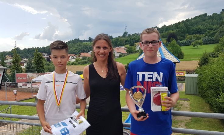 Marco Nikic, Turnierleiterin Julia Adlbrecht und Michael Slaby (v. l.)(Foto: Privat)