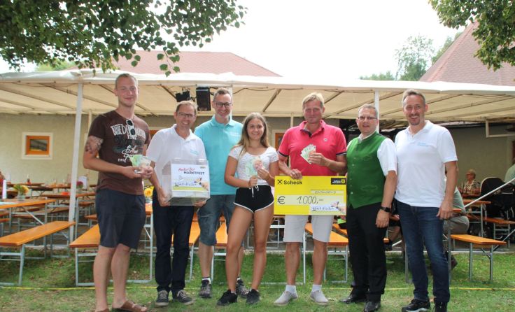 ÖVP Klubobmann August Wöginger (2. v. r.) überreichte den Gewinnern die Preise.