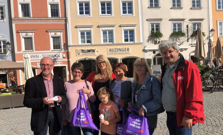 ÖGB-Funktionäre bei der Equal Pay Day-Aktion am Stadtplatz in Schärding(Foto: ÖGB)
