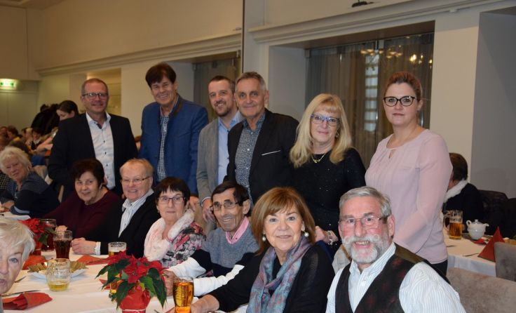 Vertreter der Stadtgemeinde Schärding mit Schärdinger Senioren. (Fotos: Stadtgemeinde Schärding)