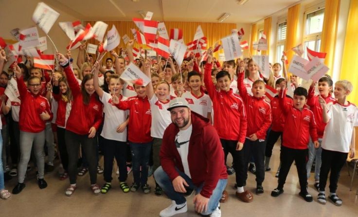 Schüler der Sportmittelschule Schärding mit Lukas Weißhaidinger (Foto: Angerer)