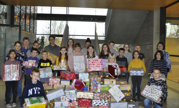 Schüler der Volksschule und Neuen Mittelschule Taufkirchen an der Pram. (Foto: Angela Aichinger)