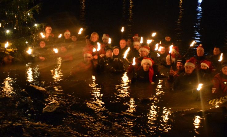 Das Christbaumschwimmen findet seit 1984 statt. (Foto: FF Schärding)