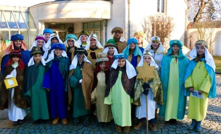 Die Sternsinger der Pfarre Schärding sammelten 10.266,40 Euro. (Foto: DKA)