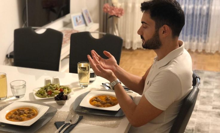 Osman Celik beim Fastenbrechen (Foto: Privat)
