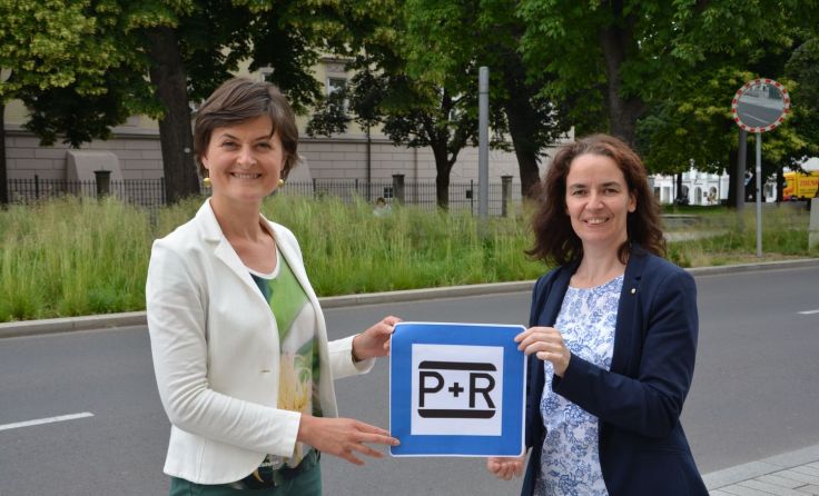 LAbg. Barbara Tausch und LAbg. Regina Aspalter (v. l.) (Foto: OÖVP)