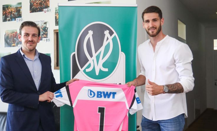 Maximilian Schmidt mit Samuel Sahin-Radlinger (Foto: SV Ried/Scharinger)
