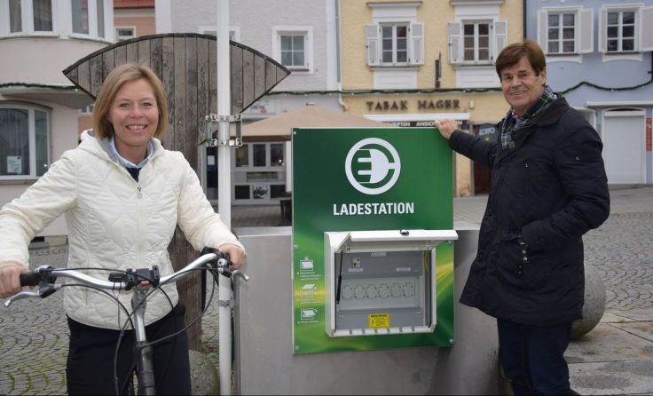 Cornelia Lechner (Stadtmarketing Schärding) und Bürgermeister Franz Angerer (Foto: Stadtgemeinde)