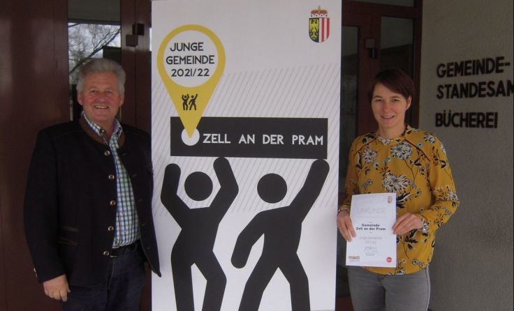 Bürgermeister Matthias Bauer und Gemeindejugendreferentin Heide Koblbauer (Foto: Gemeinde)