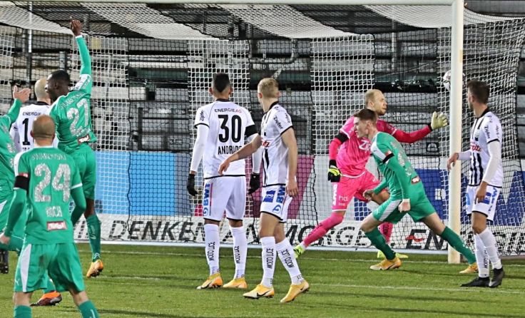 WSG Tirol (grüne Dressen) fügte dem LASK eine Heimniederlage zu. (Foto: Hörmandinger)