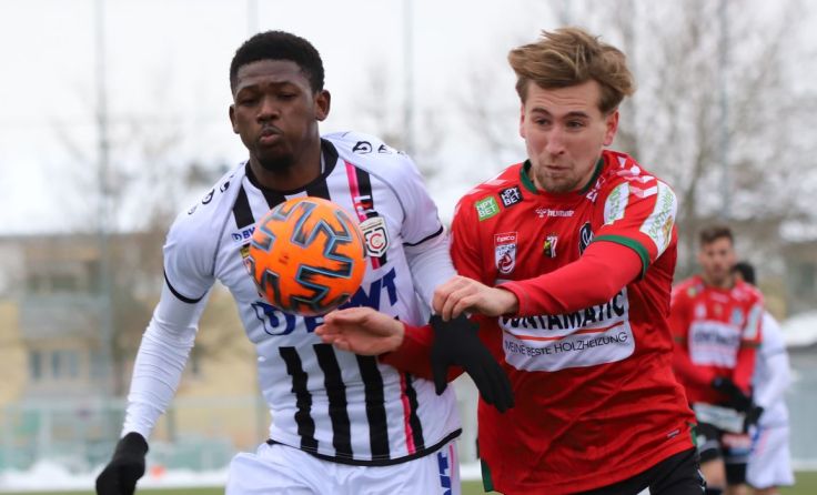 Offensiv-Akteur Valentin Grubeck (r.) kickt ab sofort in Amstetten. (Foto: Schröckelsberger)
