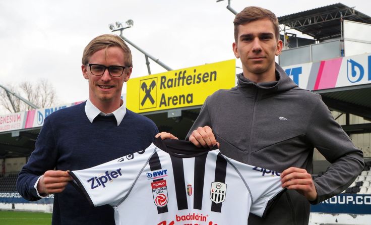 LASK-Sportkoordinator Fabian Zöpfl mit Erwin Sofitc (v. l.)(Foto: LASK)