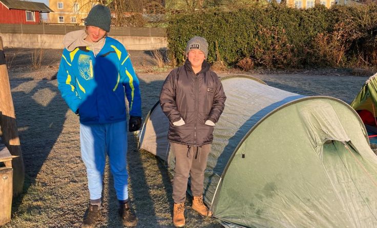 Benedikt Neunhäuserer und Tobias Steininger (v. l.) vor ihrem Zelt. (Foto: Brait)