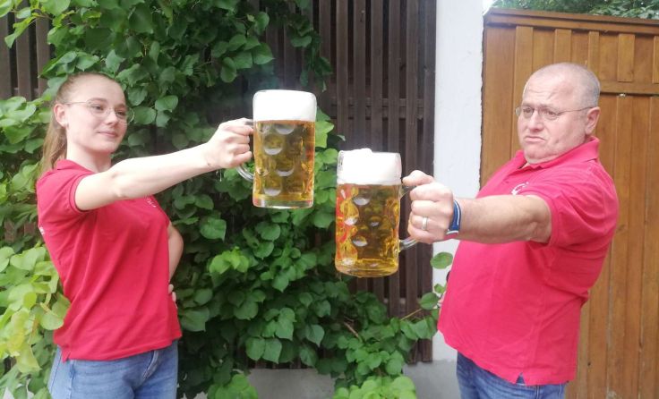 Eggerdinger Musikanten werden sich beim Maßkrugstemmen beweisen.(Foto:Schwarz)