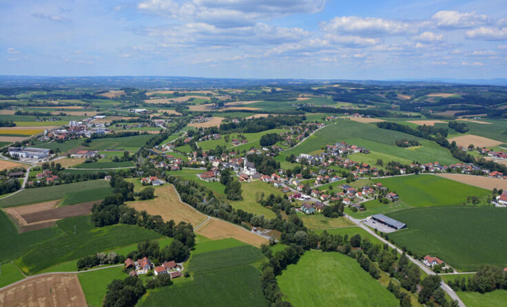 Ein Blick auf die Gemeinde Taufkirchen an der Pram. (Foto: SIGI KERSCHER)