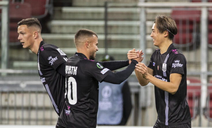 Keito Nakamura (r). erzielte zwei Treffer. (Foto: GEPA pictures)