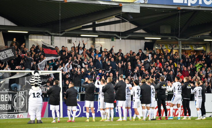 Jubel bei Fans und Spielern des LASK. (Foto: GEPA pictures)
