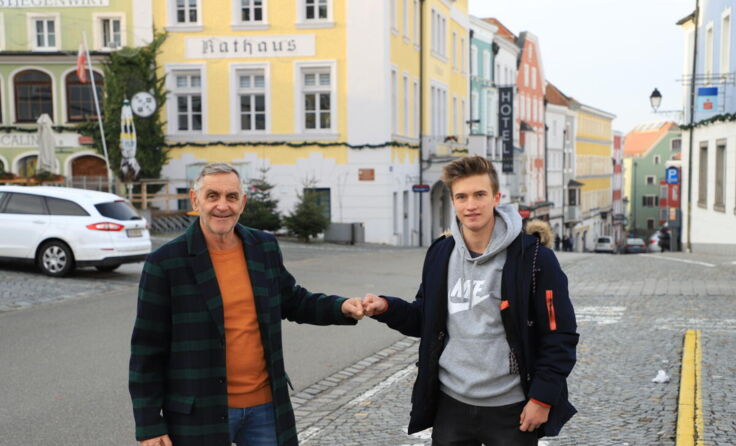 Günter Streicher mit Noah Reidinger )v. l.) (Foto: Stadtgemeinde Schärding)